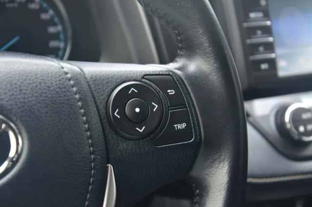 Toyota RAV4 (2016) thumbnail 18