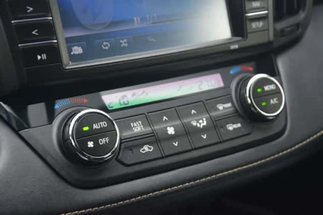 Toyota RAV4 (2016) thumbnail 25