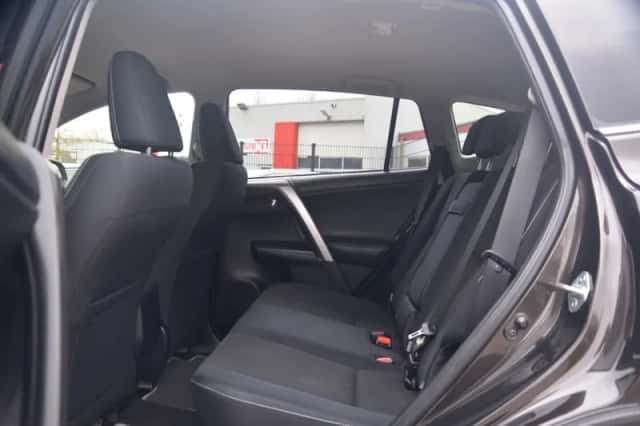 Toyota RAV4 (2016) thumbnail 28
