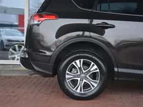 Toyota RAV4 (2016) thumbnail 37