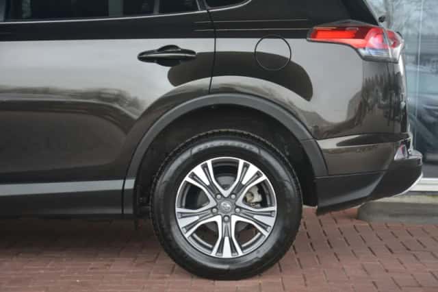 Toyota RAV4 (2016) thumbnail 40