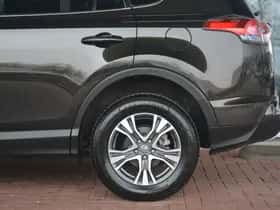 Toyota RAV4 (2016) thumbnail 40