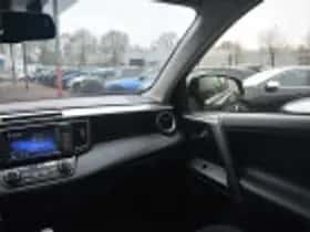 Toyota RAV4 (2016) thumbnail 56