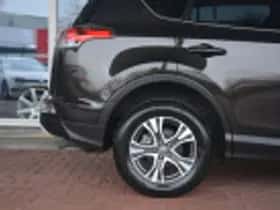 Toyota RAV4 (2016) thumbnail 74