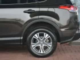 Toyota RAV4 (2016) thumbnail 77