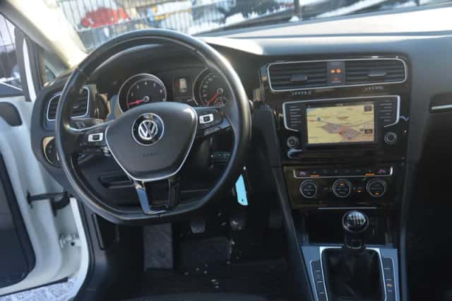 Volkswagen Golf (2015) thumbnail 19