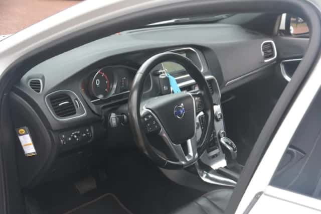 Volvo V40 (2015) thumbnail 16