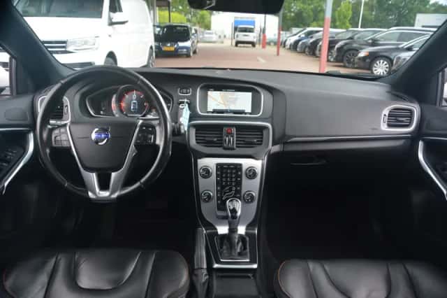 Volvo V40 (2015) thumbnail 19