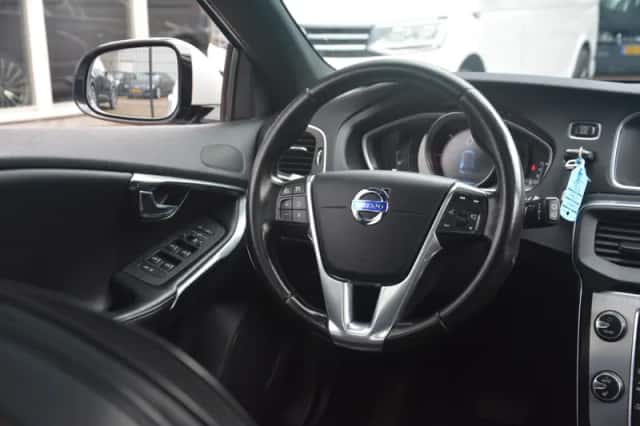 Volvo V40 (2015) thumbnail 20