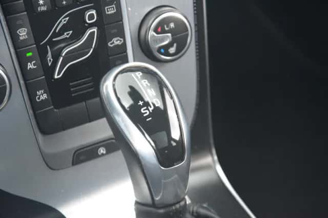 Volvo V40 (2015) thumbnail 24