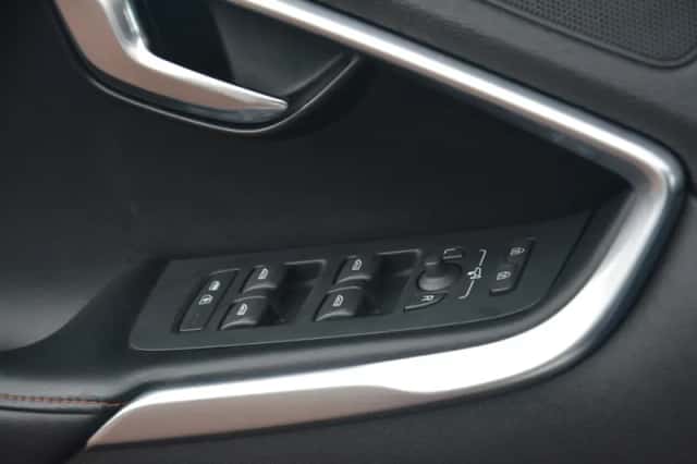 Volvo V40 (2015) thumbnail 31
