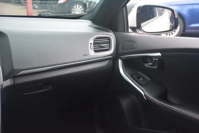 Volvo V40 (2015) thumbnail 32