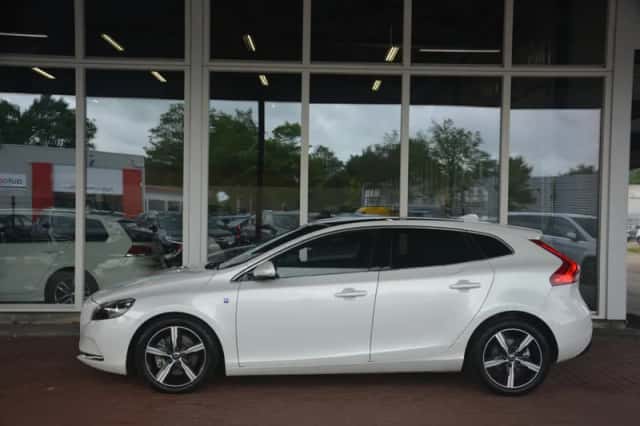 Volvo V40 (2015) thumbnail 33