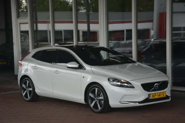 Volvo V40 (2015) thumbnail 35