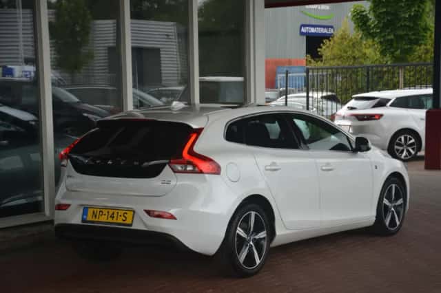 Volvo V40 (2015) thumbnail 36