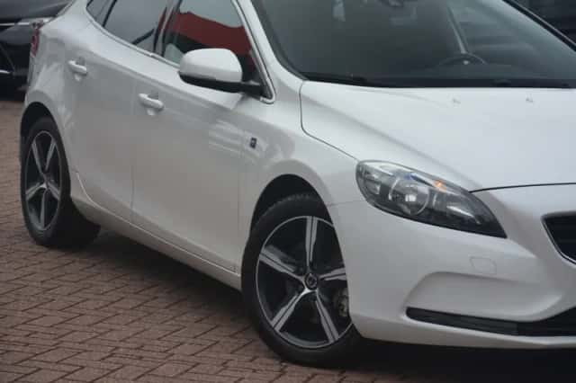 Volvo V40 (2015) thumbnail 9