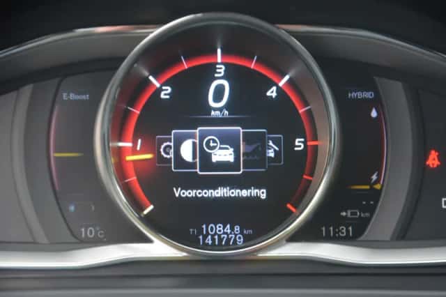 Volvo V60 (2015) thumbnail 32