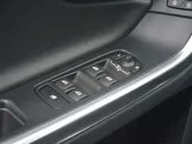 Volvo V60 (2015) thumbnail 33