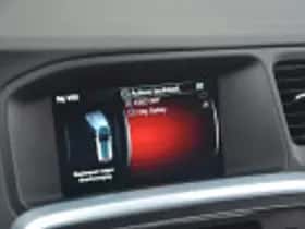 Volvo V60 (2015) thumbnail 64