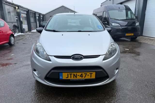 Ford Fiesta (2009) thumbnail 2