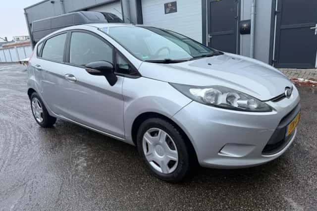 Ford Fiesta (2009) thumbnail 3