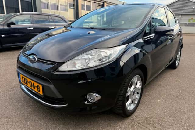 Ford Fiesta (2012) thumbnail 1