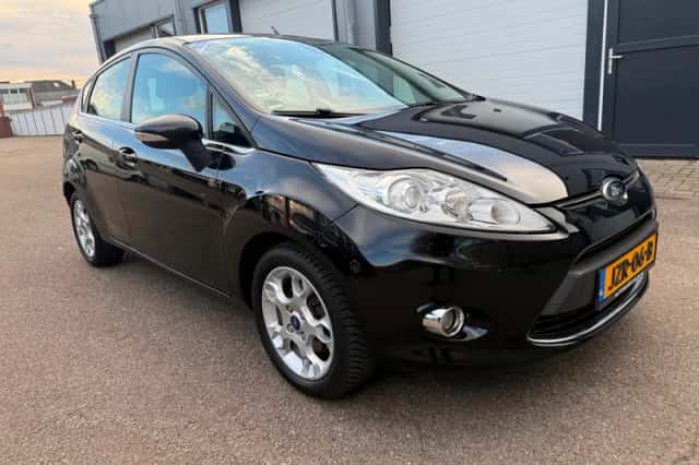 Ford Fiesta (2012) thumbnail 3