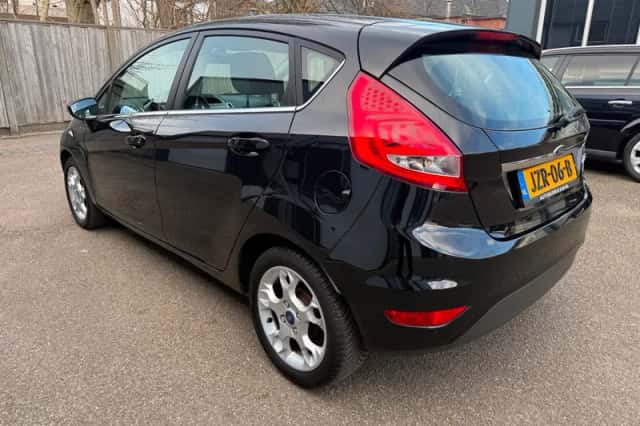 Ford Fiesta (2012) thumbnail 6