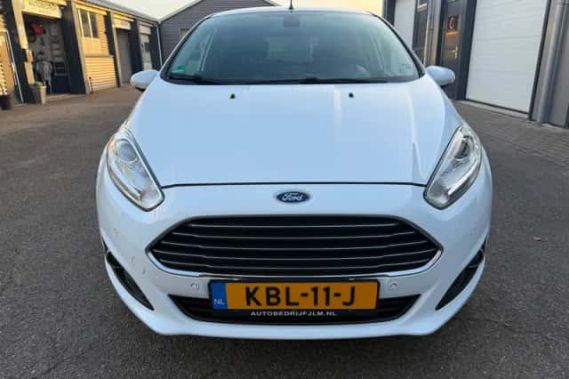 Ford Fiesta (2016) thumbnail 2
