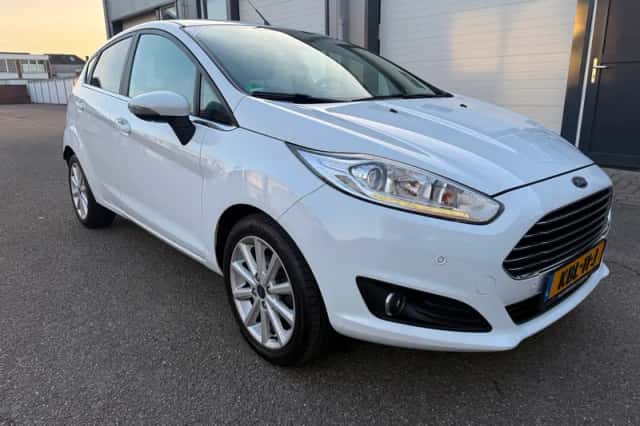 Ford Fiesta (2016) thumbnail 3