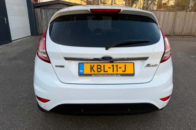 Ford Fiesta (2016) thumbnail 5