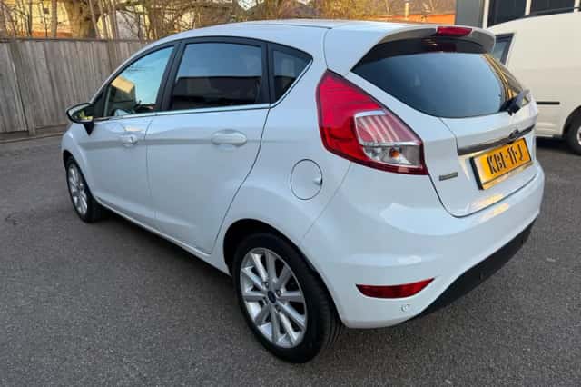 Ford Fiesta (2016) thumbnail 6