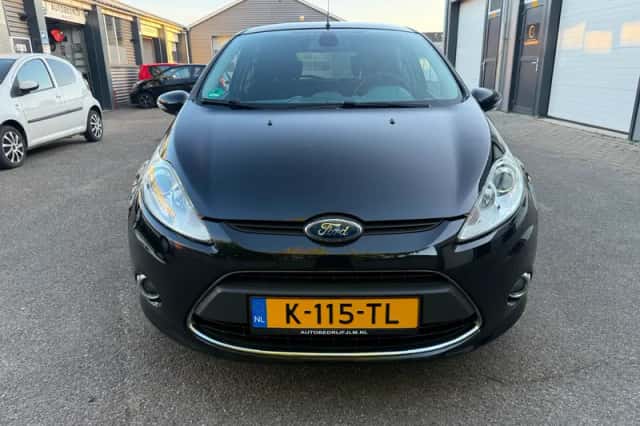 Ford Fiesta (2010) thumbnail 2