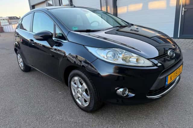 Ford Fiesta (2010) thumbnail 3