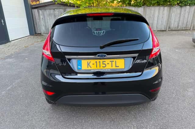 Ford Fiesta (2010) thumbnail 5