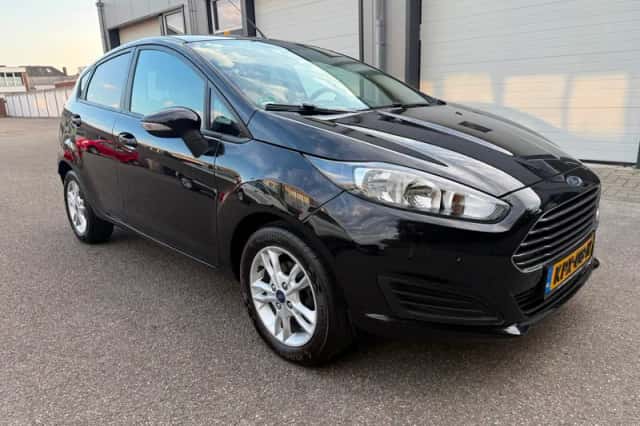 Ford Fiesta (2013) thumbnail 3