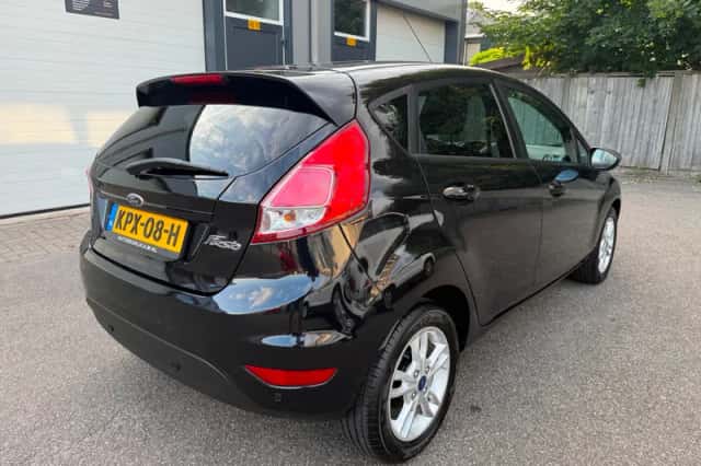 Ford Fiesta (2013) thumbnail 4