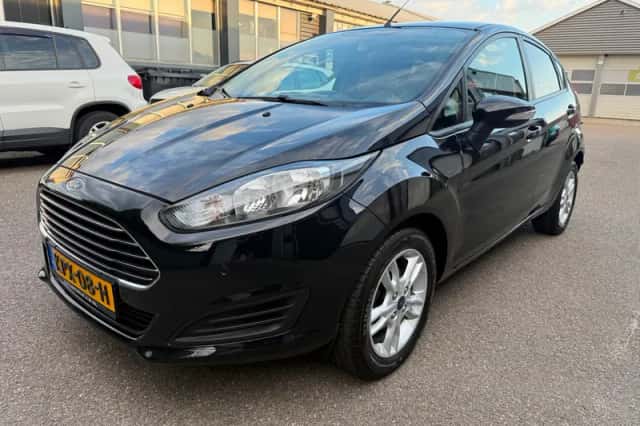 Ford Fiesta (2013) thumbnail 1