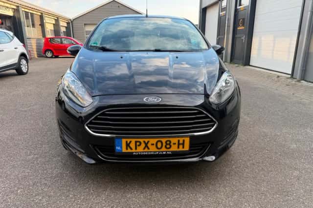 Ford Fiesta (2013) thumbnail 2