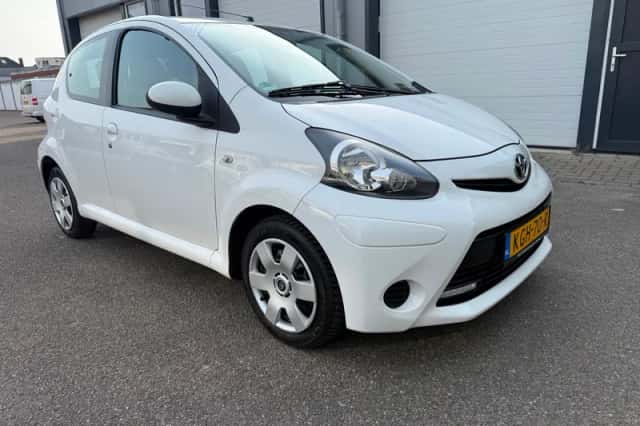 Toyota Aygo (2013) thumbnail 3