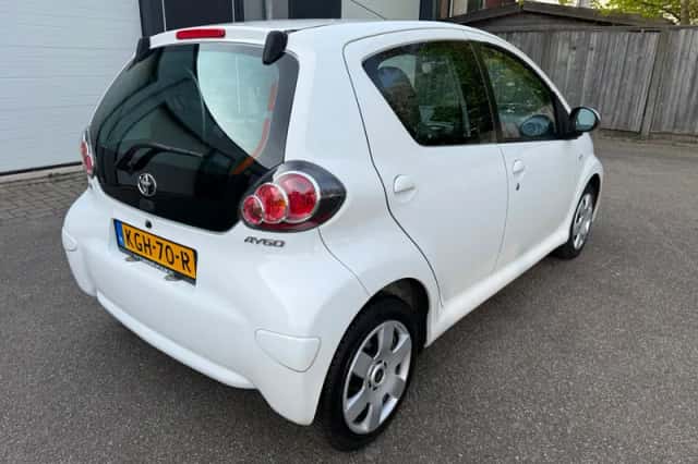 Toyota Aygo (2013) thumbnail 4