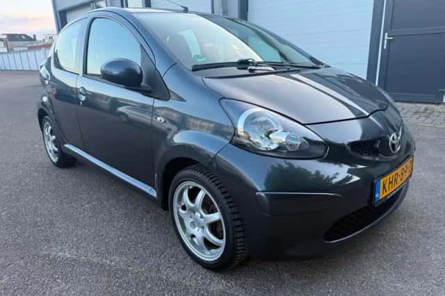 Toyota Aygo (2007) thumbnail 3