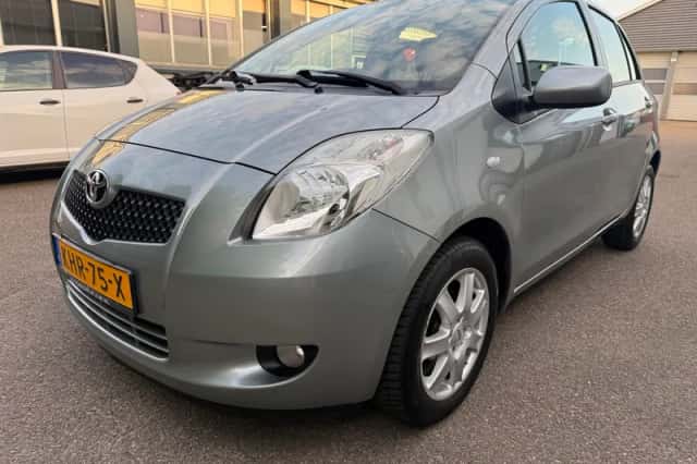 Toyota Yaris (2008) thumbnail 1