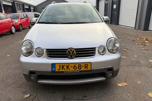 Volkswagen Polo (2004) thumbnail 2
