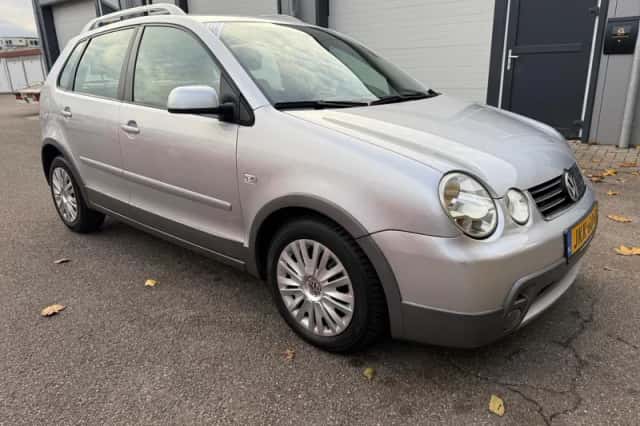 Volkswagen Polo (2004) thumbnail 3