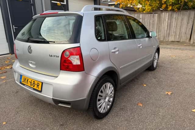 Volkswagen Polo (2004) thumbnail 4