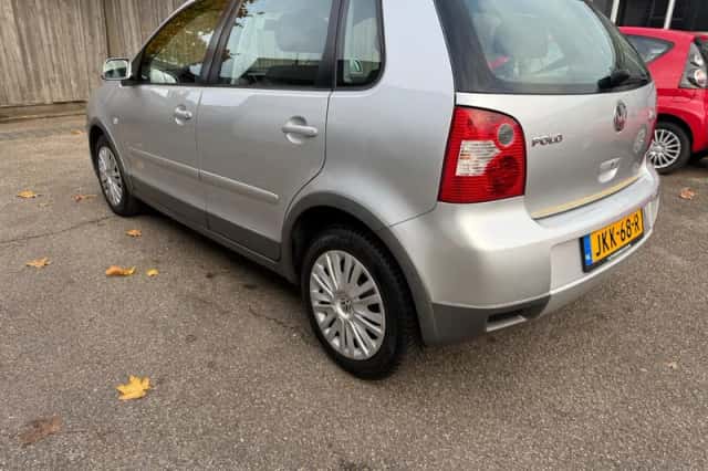 Volkswagen Polo (2004) thumbnail 6