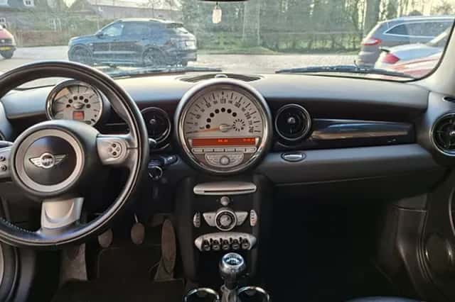 MINI Cooper (2008) thumbnail 4
