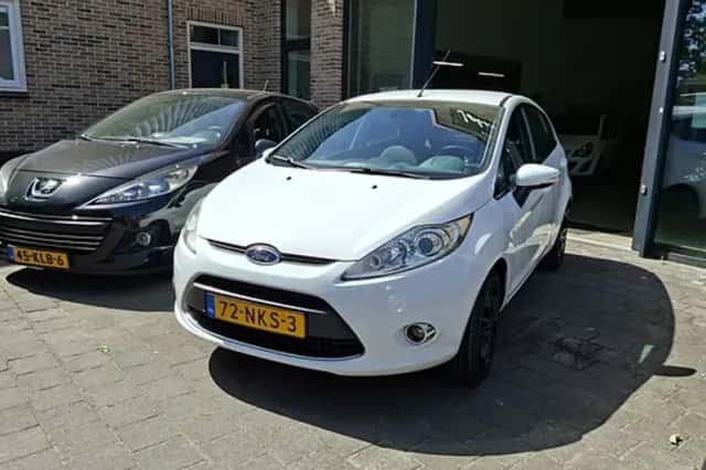 Ford Fiesta (2010) thumbnail 1