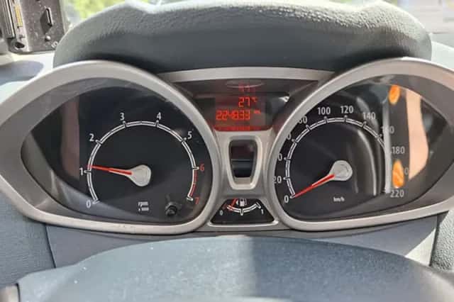 Ford Fiesta (2010) thumbnail 3